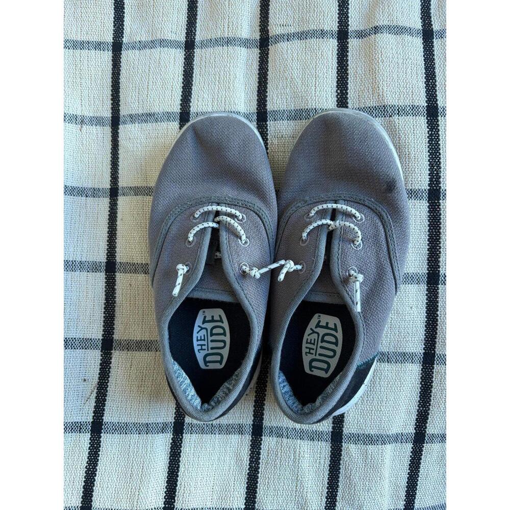 Hey Dude Conway Youth Sport Mesh size TD13. Could be cleaned up a bit but no tea